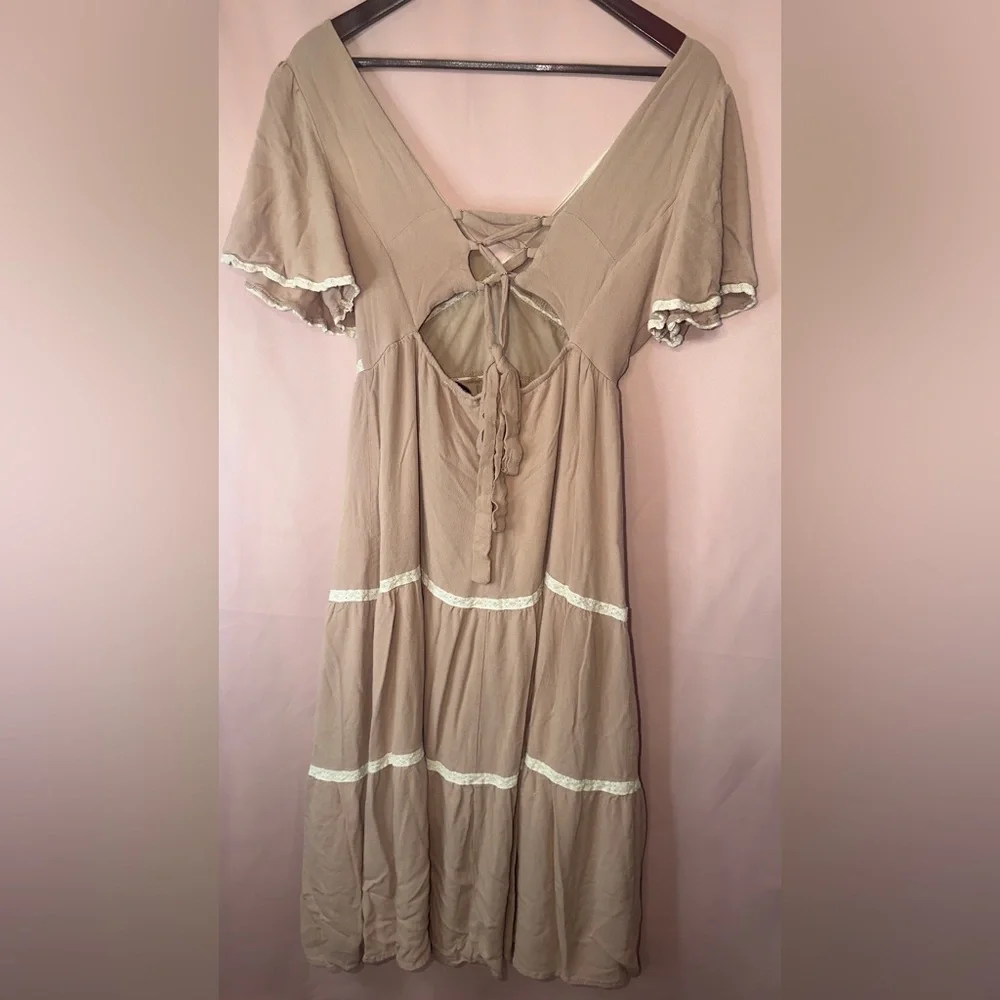 Blush V-Neck Tiered Maxi Dress with Lace Trim - Picture 8 of 9